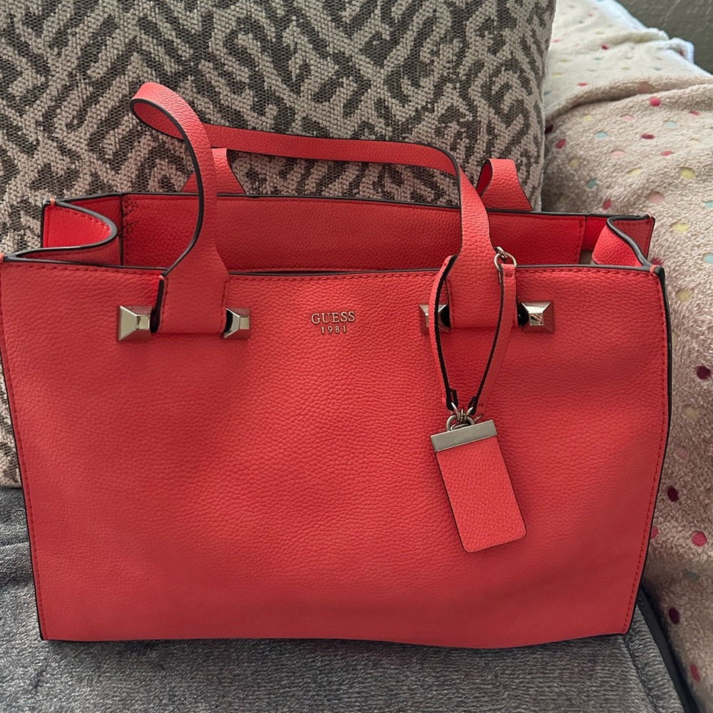Guess Tote Bag, shoulder bag , new without tag